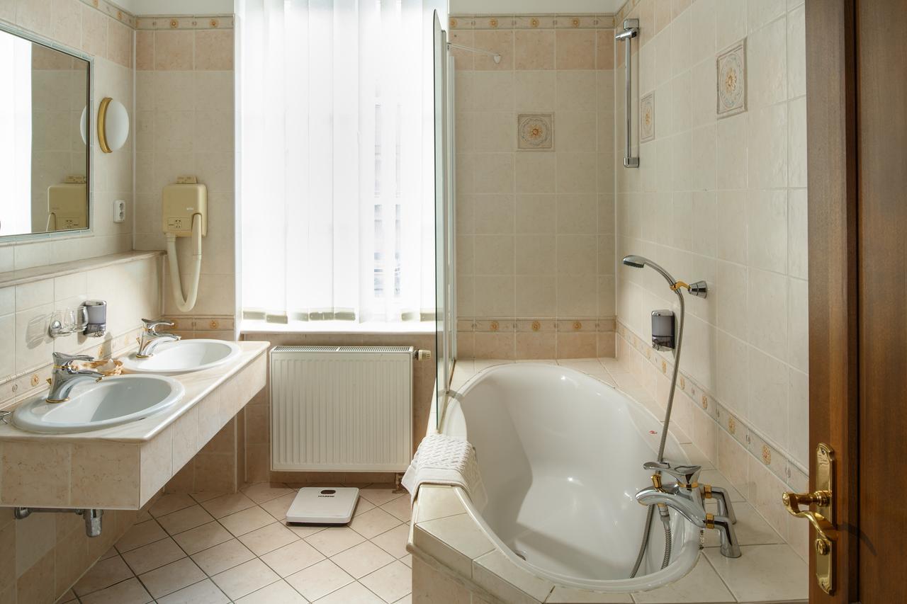 Lazensky Hotel Moskevsky Dvur Karlovy Vary Bagian luar foto